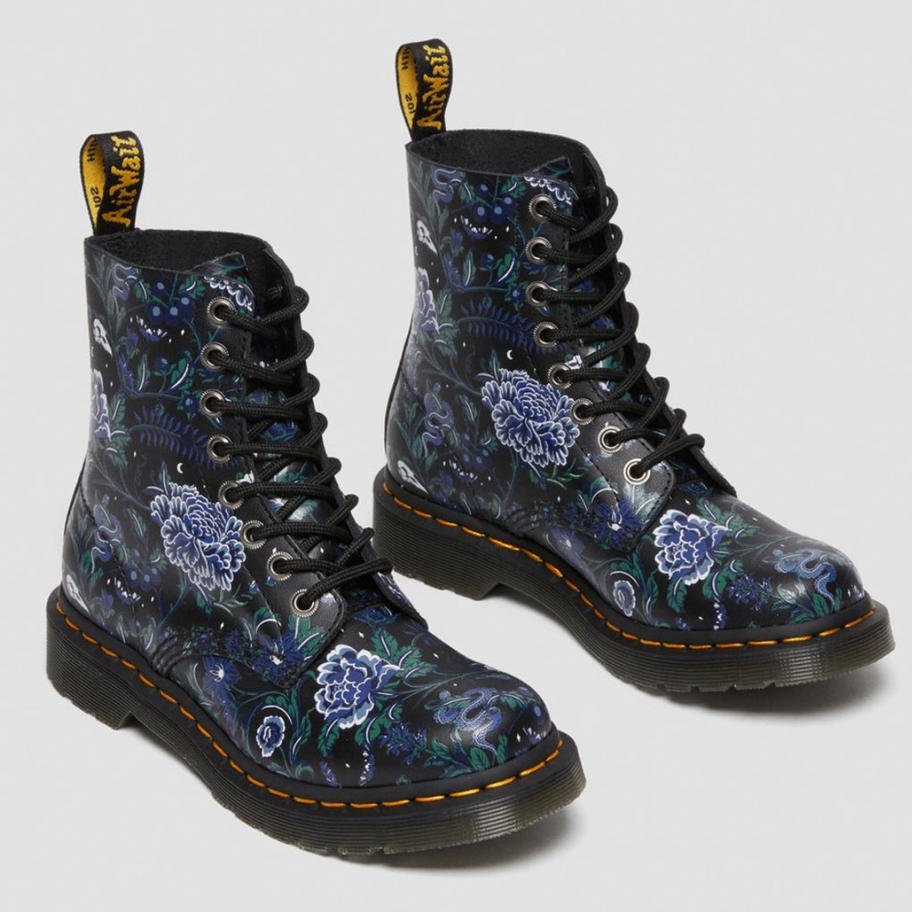 DR MARTENS MYSTIC FLORAL LACE UP BOOTS- NWT